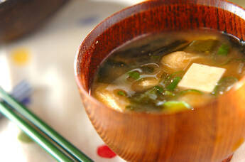 豆腐と油揚げのみそ汁