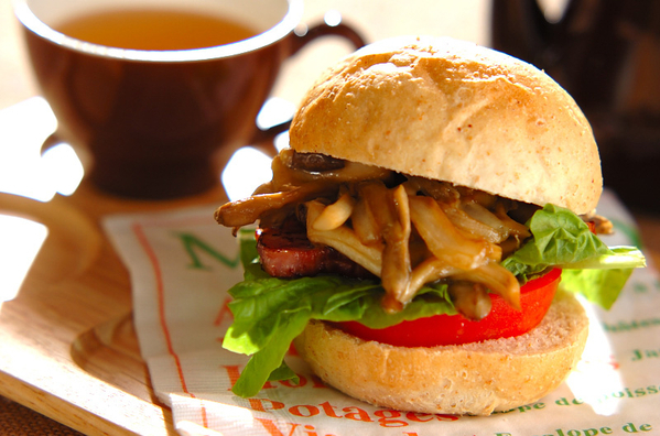 6. キノコたっぷりヘルシーバーガー