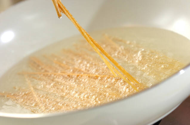 パリパリ揚げパスタの作り方の手順2