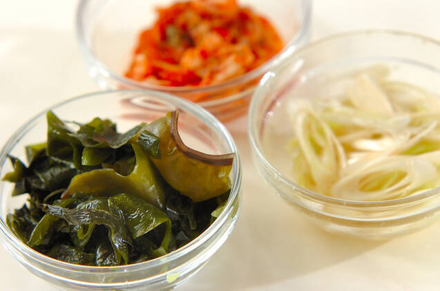 ワカメとキムチの和え物の作り方の手順1