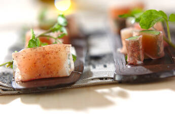 生ハムロールサラダ