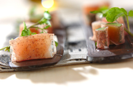 生ハムロールサラダ