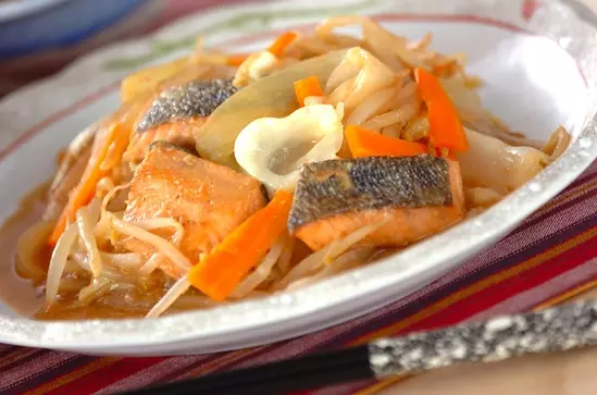 鮭のちゃんちゃん焼き フライパンで簡単に北海道名物を再現 レシピ 作り方 E レシピ 料理のプロが作る簡単レシピ 鮭のちゃんちゃん焼き フライパンで簡単に北海道名物を再現 レシピ 作り方 E レシピ 料理のプロが作る簡単レシピ