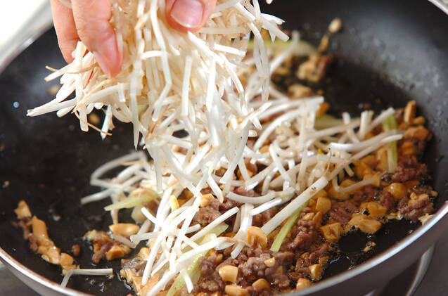 モヤシのピーナッツ肉みそ・レタス包みの作り方の手順3