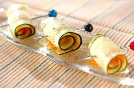 ズッキーニとスモークサーモンのピンチョス