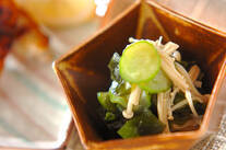 キュウリとエノキの酢の物