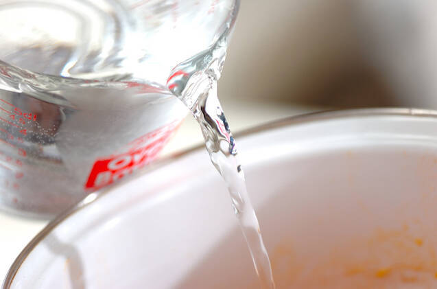 トマトと卵の温麺の作り方の手順2