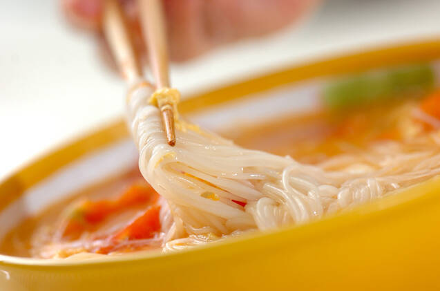 トマトと卵の温麺の作り方の手順4