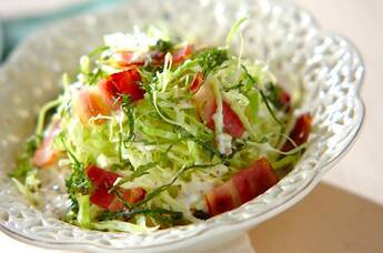 キャベツとカリカリベーコンサラダ