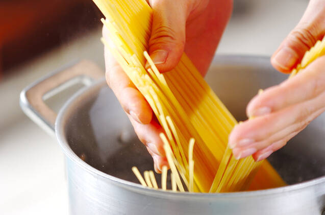 桜エビとのりのパスタの作り方の手順1