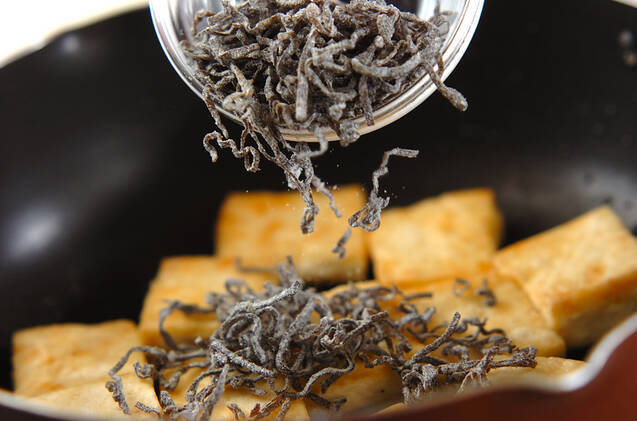 豆腐の塩昆布炒めの作り方の手順2