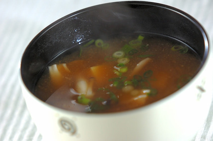 シメジと豆腐のみそ汁