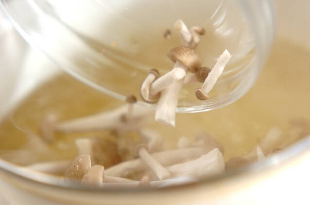 シメジと豆腐のみそ汁の作り方の手順3