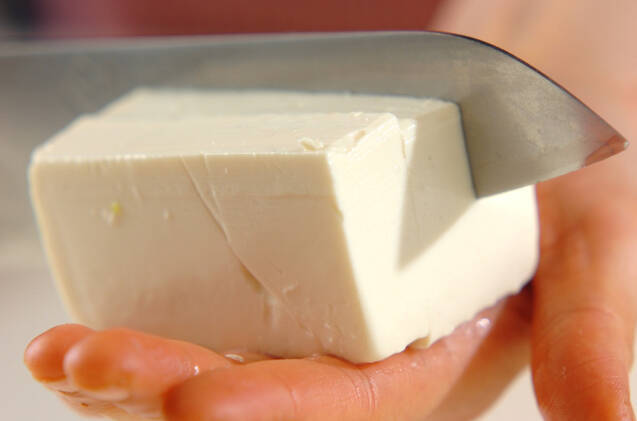 シメジと豆腐のみそ汁の作り方の手順2