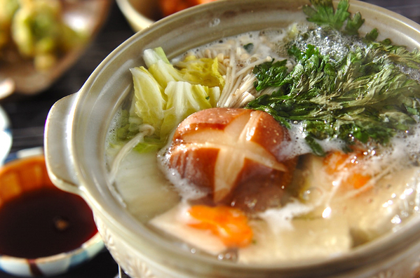 白菜と春菊の湯豆腐