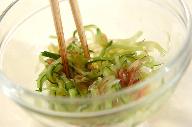 キュウリとミョウガの和え物の作り方の手順2