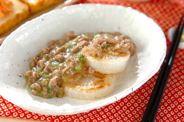 大根ステーキの肉みそがけ