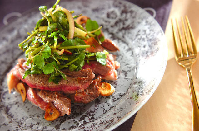 クレソンたっぷり、サラダ仕立てのステーキ
