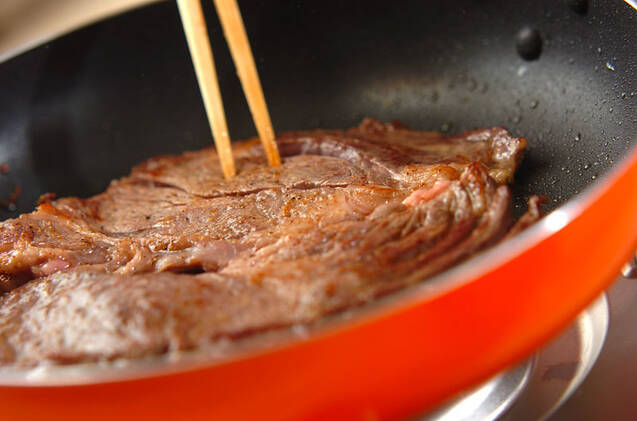 クレソンたっぷり、サラダ仕立てのステーキの作り方の手順3