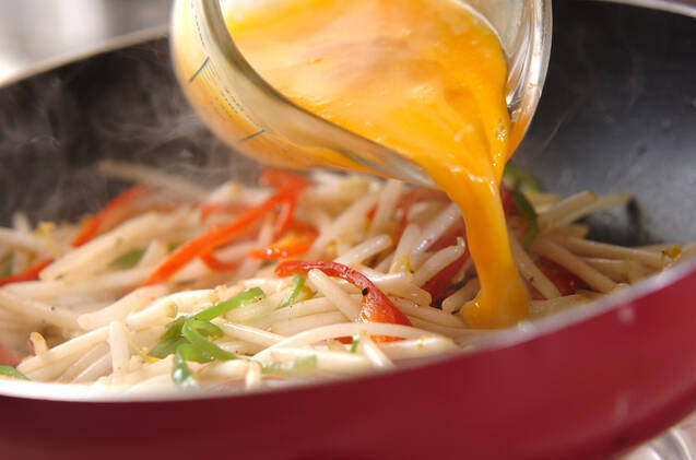 モヤシのソース卵とじの作り方の手順5