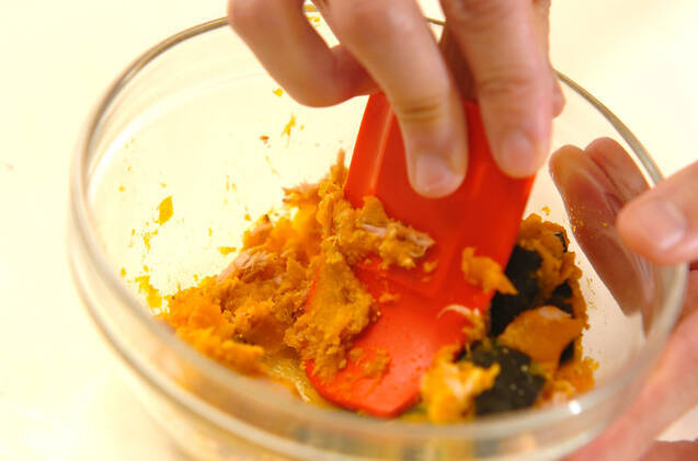 煮カボチャとツナの和え物の作り方の手順1