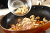旨味たっぷり！厚切りベーコンのナッツ炒め 10分で完成 おつまみにもの作り方の手順3