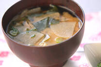 大根とワカメのみそ汁