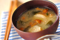 ナメコと麩のみそ汁