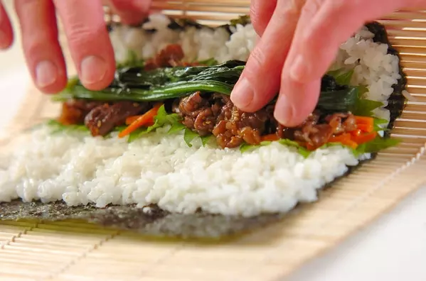 ゴマ油たっぷり韓国風のり巻き（キンパ）の作り方5