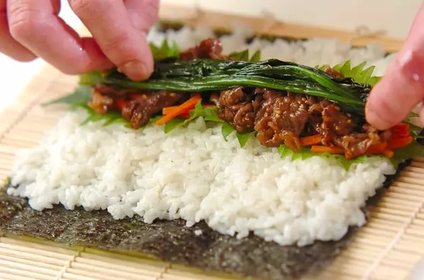 ゴマ油たっぷり韓国風のり巻き（キンパ）の作り方4
