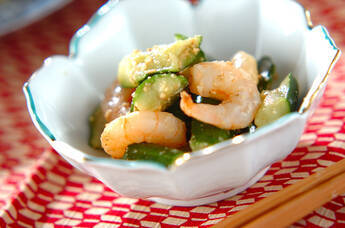 エビとキュウリのゴマ酢和え