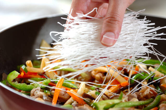 春雨と豚肉の炒め物の作り方の手順8