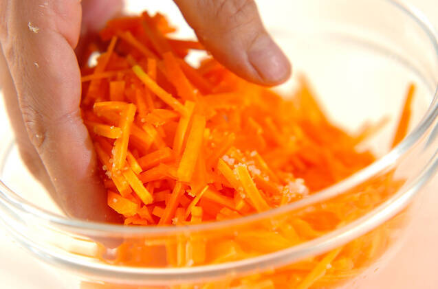 豆腐のニンジンサラダのせの作り方の手順1