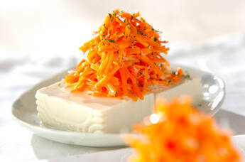 豆腐のニンジンサラダのせ