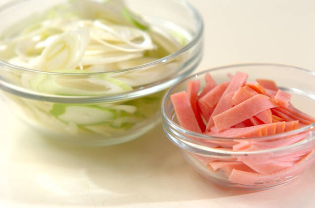 XO醤焼きうどんの作り方の手順1