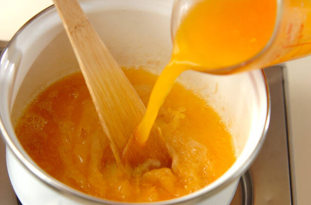 クレープシュゼット（オレンジソース煮）の作り方の手順1