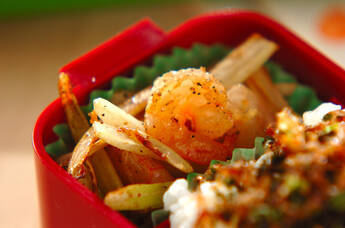 セロリとエビの塩炒め