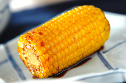 フライパンで焼きトウモロコシ