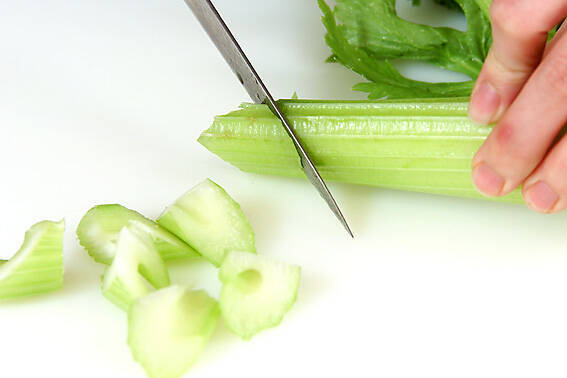 鶏もも肉と野菜のスープ煮の作り方の手順2