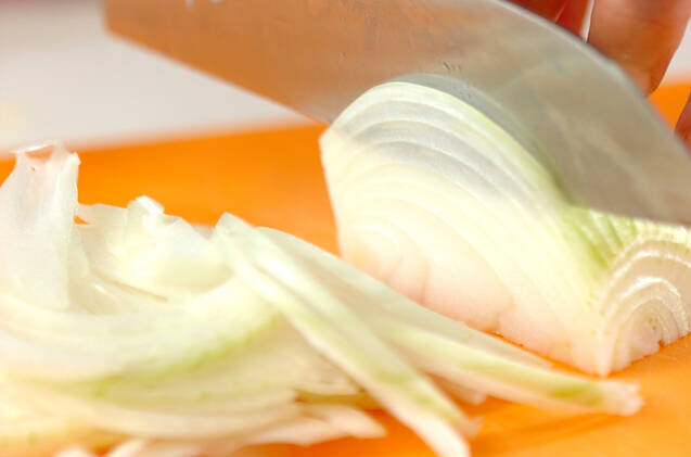 たっぷりオニオンスープの作り方の手順1