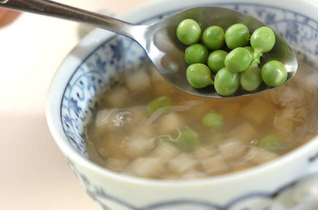 やさしい味のエンドウ豆とホタテのスープの作り方の手順4