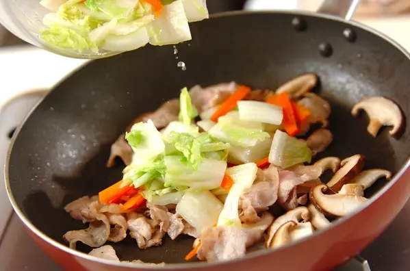 簡単なのに絶品！中華丼 具材たっぷり 15分で作れるとっておきレシピの作り方1