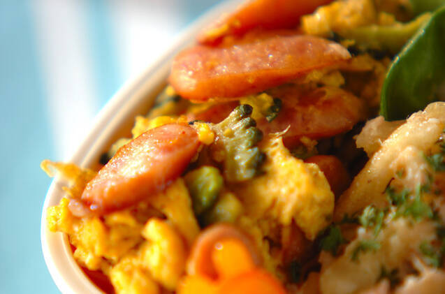 ゴーヤとソーセージ入り卵炒め