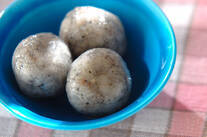 黒ゴマ白玉団子