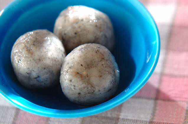 黒ゴマ白玉団子