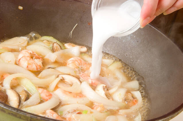 エビと玉ネギの炒め物の作り方の手順4