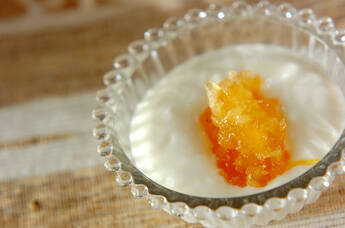 ヨーグルトのリンゴジャムがけ