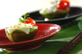 焼きアボカドのシラスチーズ