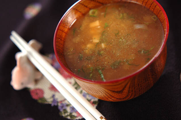 あられ豆腐のみそ汁
