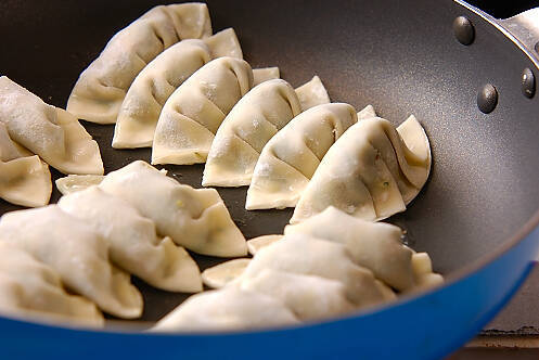 基本の餃子 カリッとジューシー失敗なし！の作り方の手順5
